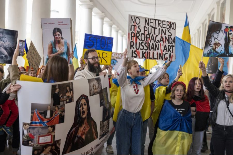 Protest Ukraine Anna Netrebko