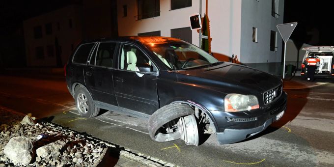 Oberbüren: Selbstunfall mit Auto. Selbstunfall mit Auto.
