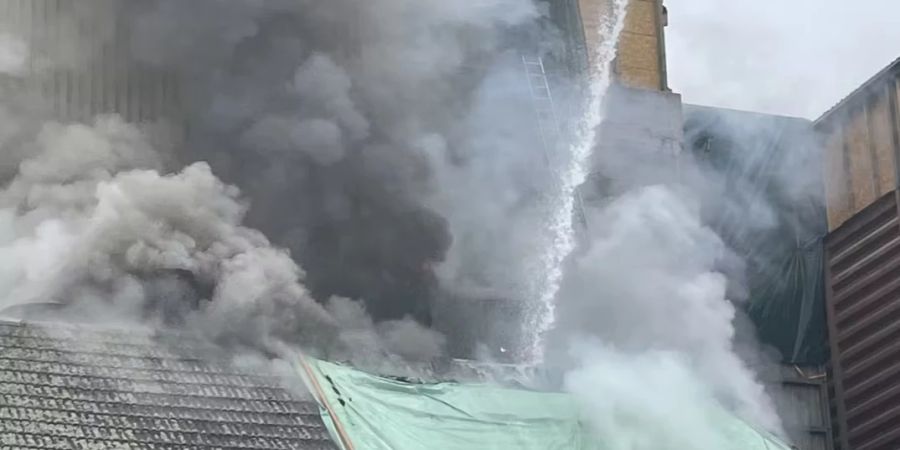 Silogebäude in Brand