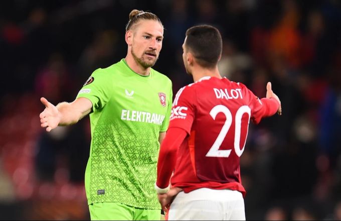 Lars Unnerstall nach dem Spiel gegen Manchester United. Lars Unnerstall