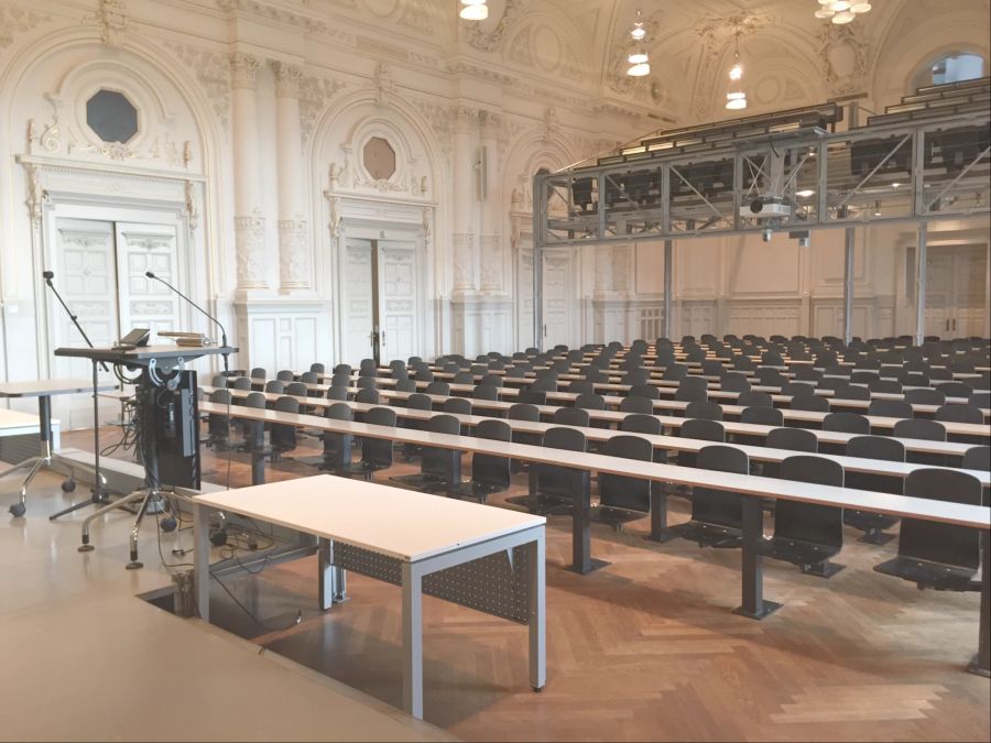 Die Aula der Universität Bern: Soll hier künftig nur noch studieren können, wer doppelte Studiengebühren bezahlt?