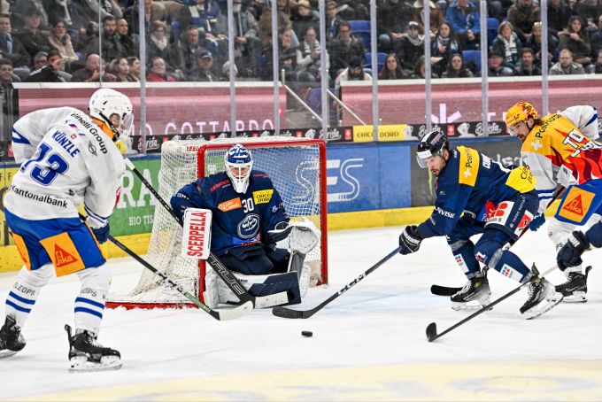 Der EV Zug schlägt Ambri-Piotta. EV Zug Ambri-Piotta