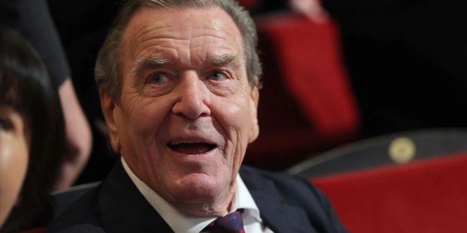 Altkanzler Gerhard Schröder steht wegen seiner Freundschaft mit dem russischen Präsidenten Wladimir Putin in der Kritik. (Archivbild) Altkanzler Gerhard Schröder steht wegen seiner Freundschaft mit dem russischen Präsidenten Wladimir Putin in der Kritik. (Archivbild)