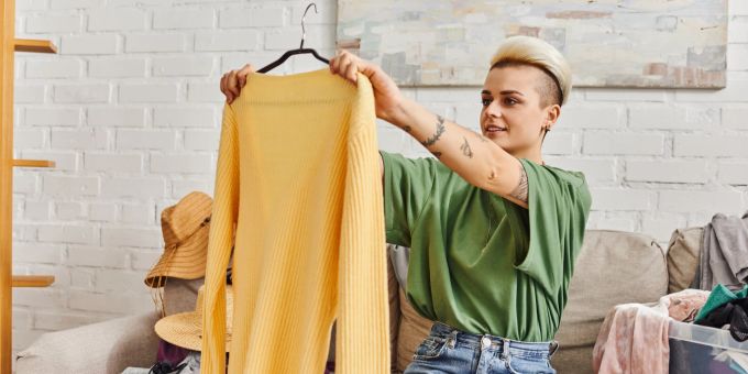 Kleidung lässt sich online oft günstiger einkaufen. Shopping