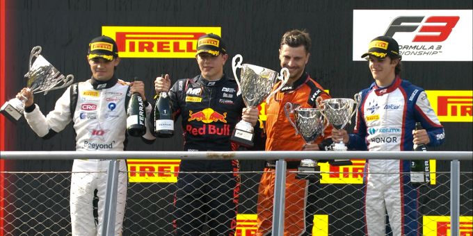 Tim Tramnitz (2.v.l.) gewinnt den F3-Sprint in Monza. Formel 3 Monza Sprint