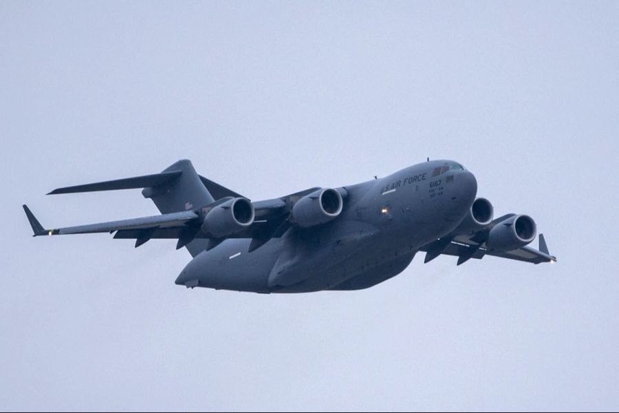 Boeing habe spezielle Seifenspender für die C-17-Maschinen eingekauft, die mehr als 80 Mal teurer als handelsübliche Produkte gewesen seien, heisst es in dem Bericht des Generalinspekteurs.