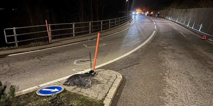Hundwil: Kollision mit Verkehrsteiler. Kollision mit Verkehrsteiler.