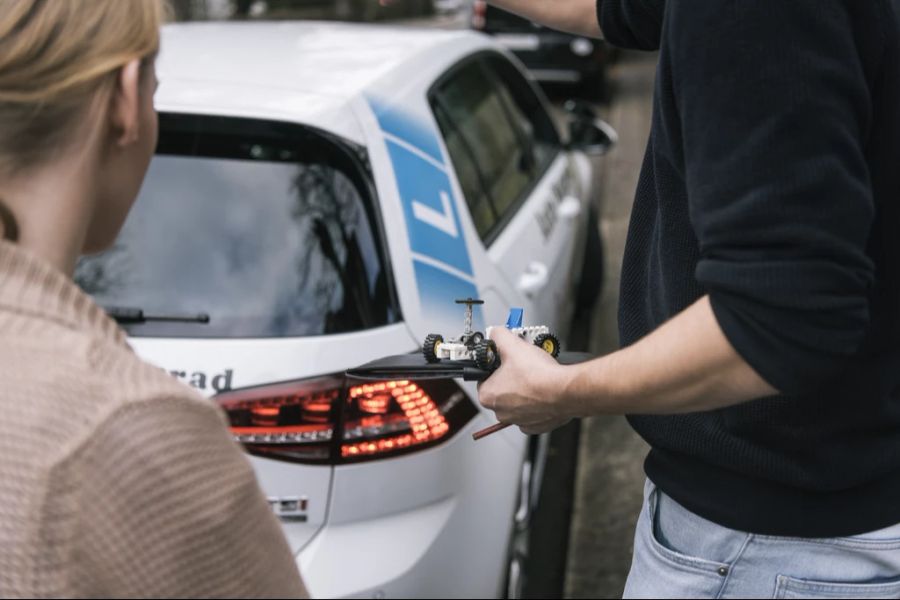 Trotzdem braucht es noch immer durchschnittlich 30 Fahrstunden, bis Prüfungsreife erreicht wird.