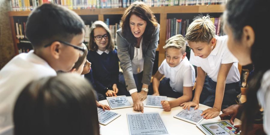 Kinder Unterricht Lehrerin Tablets