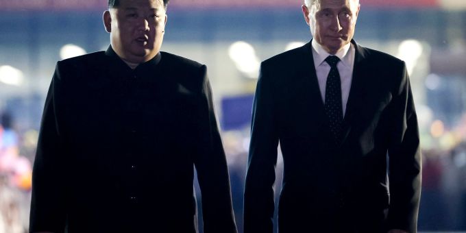 Kremlchef Wladimir Putin und Nordkoreas Machthaber Kim Jong Un haben im Juni auch gegenseitigen militärischen Beistand vereinbart, wenn eines der beiden Länder angegriffen wird. (Archivbild) Vereinbarung