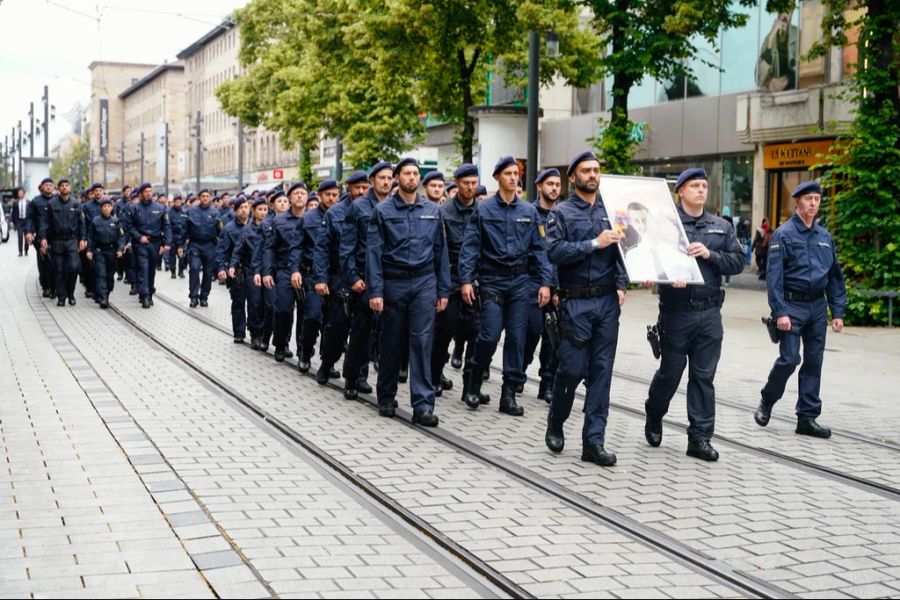 An der Feier nahm auch Thomas H. aus Stuttgart teil.
