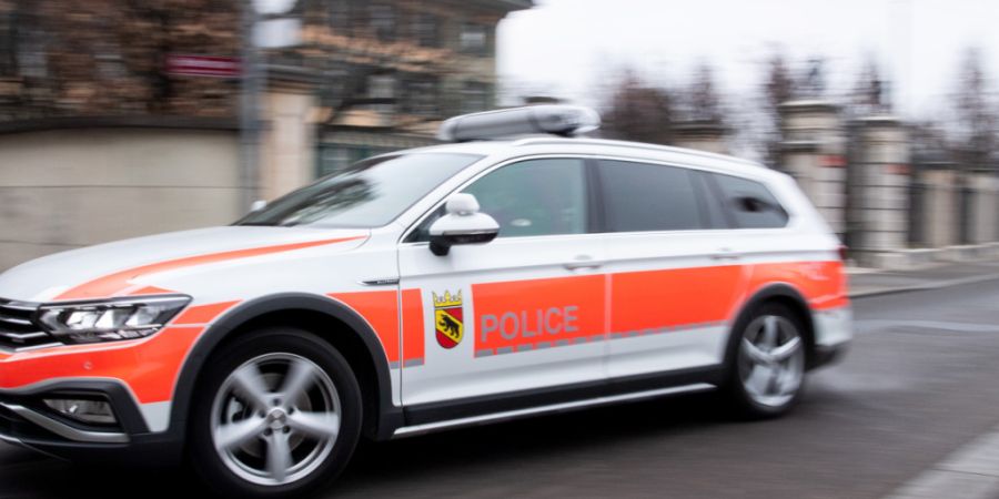 Die Polizei nahm die mutmasslichen Einbrecher nach einer Verfolgungsjagd fest. (Symbolbild)