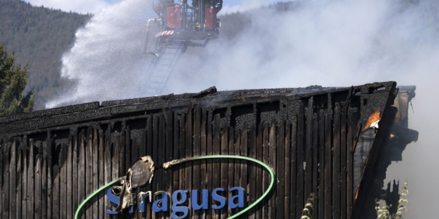 Der Brand beim Gemüse- und Früchte-Grosshändler Siragusa in Bellach ist wahrscheinlich wegen fahrlässigen Umgangs mit Raucherware entstanden. (Archivbild)