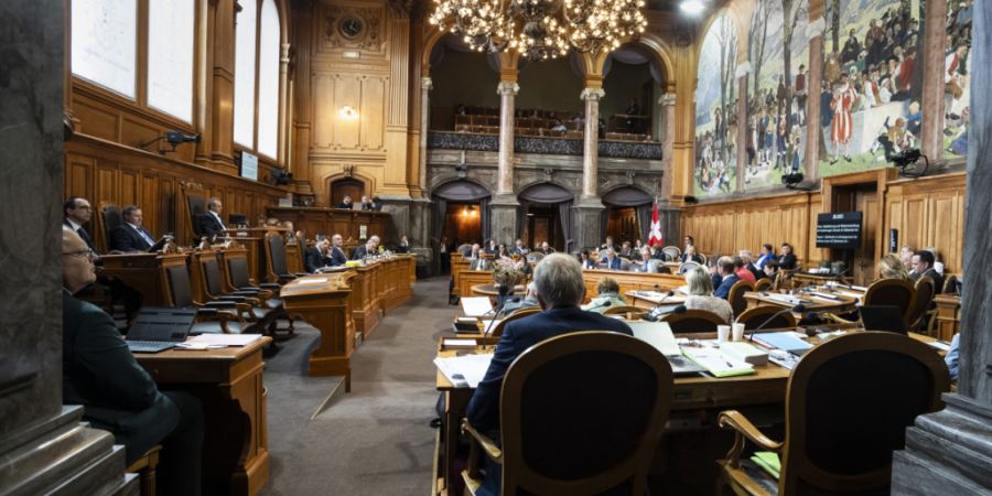 Im Ständerat ist am Montagabend der erste Entscheid im EU-Dossier gefallen: Die kleine Kammer ist deutlich auf das Vertragspaket eingetreten. Nun werden die Details diskutiert, vieles ...