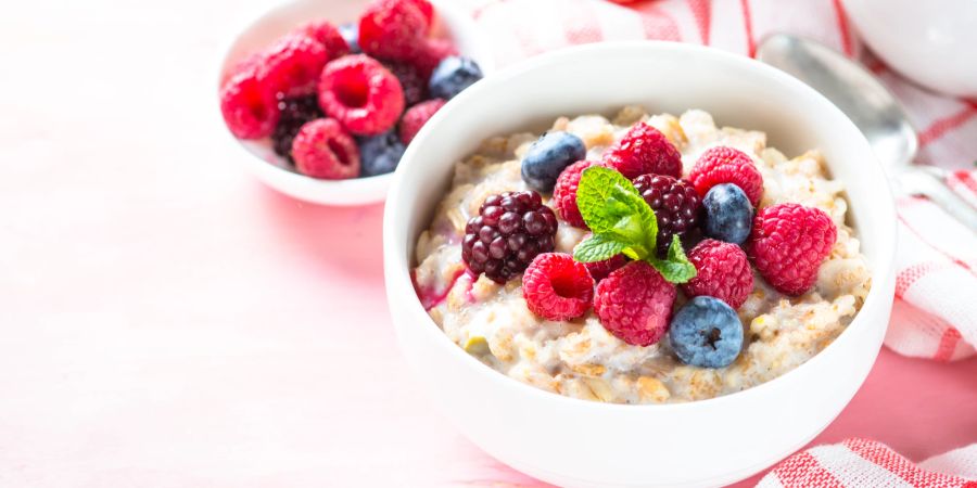 Porridge mit Beeren