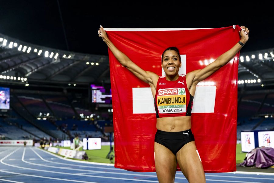 Mujinga Kambundji freut sich über die erfolgreiche Titelverteidigung an der EM über 200 Meter.