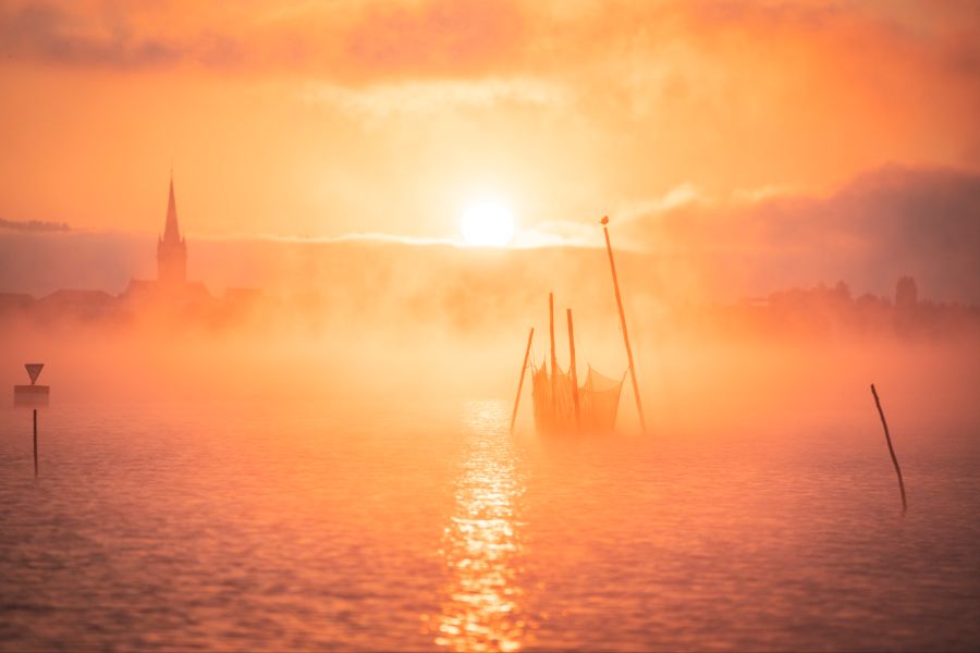 Sonnenaufgang See Fischerboot rot
