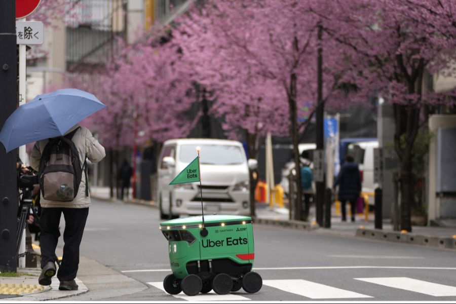 Hingucker auf den US-Strassen und nun auch in japanischen Städten: der Liefer-Roboter von «Uber Eats».