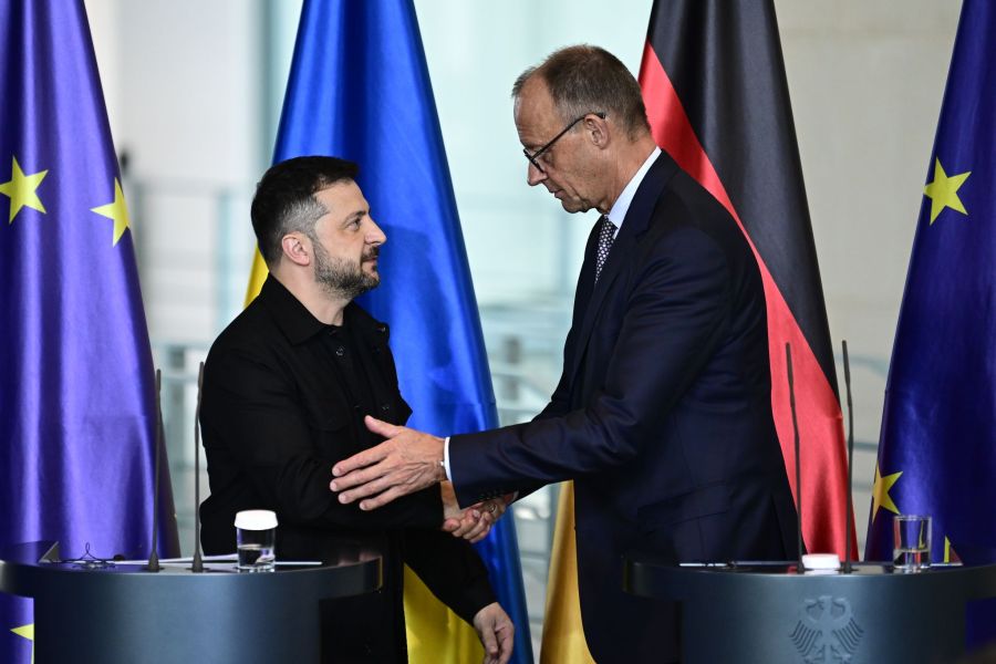 Der deutsche Kanzler Merz (r.) äusserte sich nach dem Treffen überschwänglich über die Diskussionen.