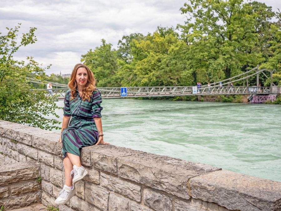 Autorin Stefanie Christ an der Aare.