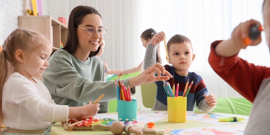 Kinder Tisch Betreuung Tagesfamilie