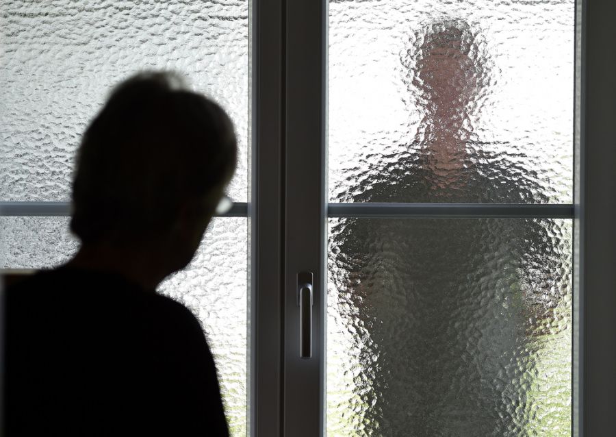 Er habe ihr nachgestellt und sie verfolgt, geht aus dem Gerichtsbeschluss hervor. (Symbiolbild)