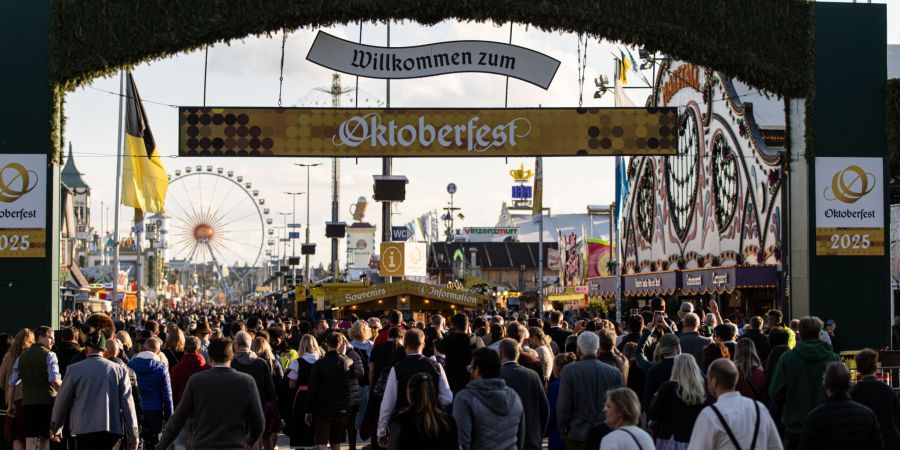 Oktoberfest closed due to bomb threat, police investigate explosives in northern Munich