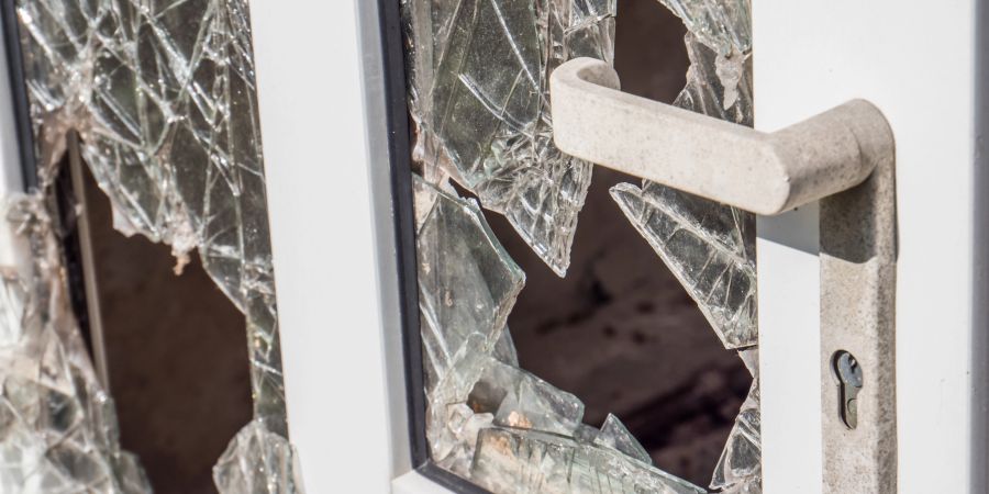 Glasscheibe kaputt Tür