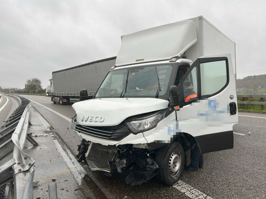 Ein Mitfahrer wurde beim Unfall verletzt.