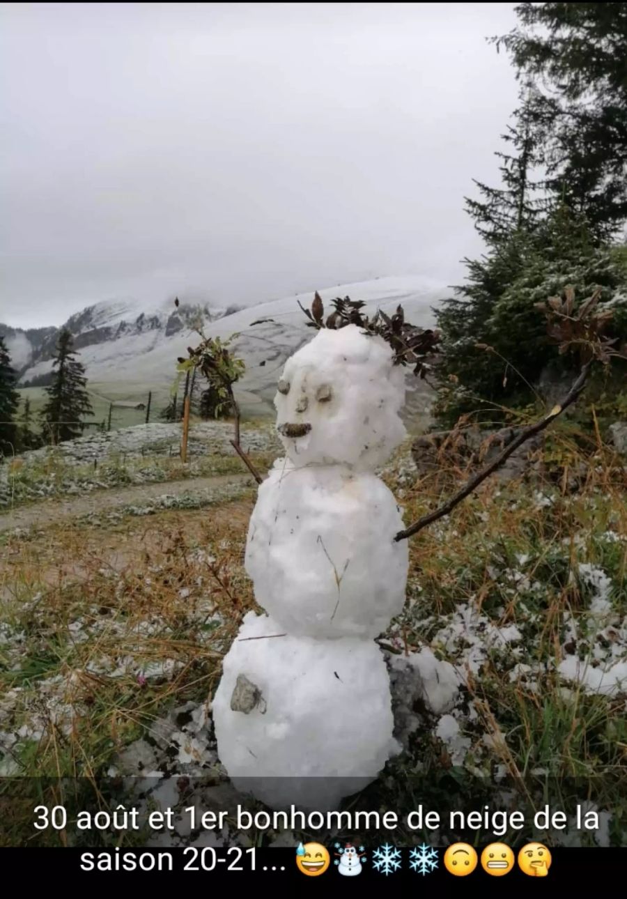 Auf dem Jaunpass BE auf 1509 M. ü. M. konnte man am Sonntag sogar schon einen Schneemann bauen.