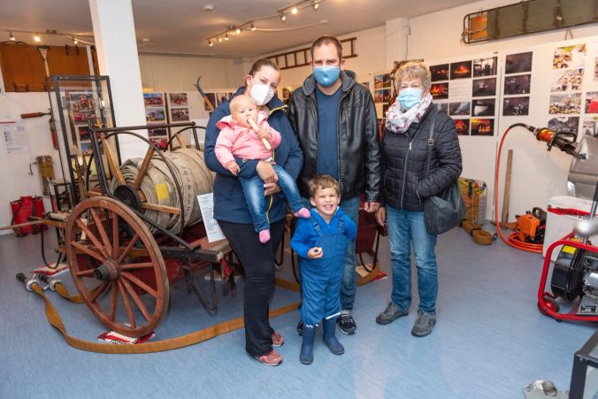 Familie Glatzfelder Zoe, Andrea, Matthias und Maël und Marie Louise Peier geniessen den Ausflug.