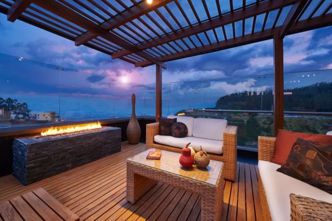 Mediterrane Einrichtung mit Pergola. Mediterrane Einrichtung