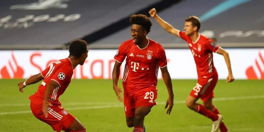 Kingsley Coman (M) von Bayern München feiert sein Tor zum 1:0 gegen Paris Saint-Germain. Foto: Julian Finney/Getty Images via UEFA/dpa