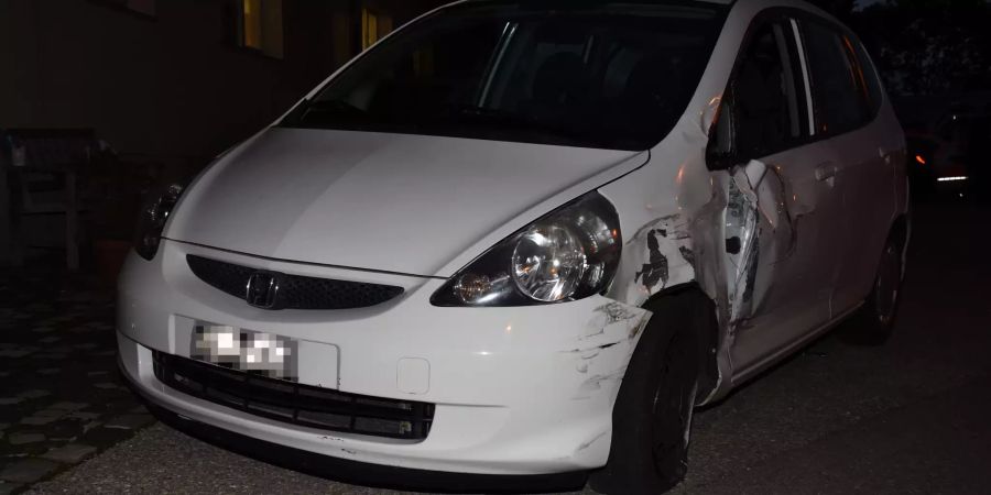 Kollision zwischen Auto und Lastwagen