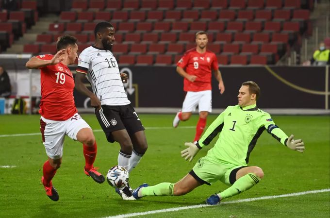 Manuel Neuer stand am Dienstag noch im Einsatz gegen die Schweiz. Manuel Neuer