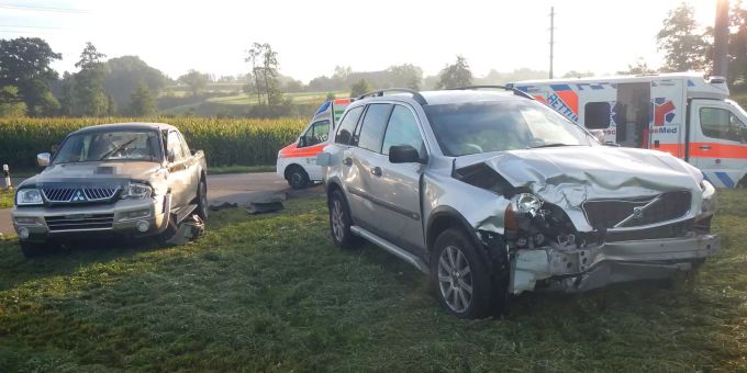 Beim Unfall wurden zwei Personen verletzt. Beim Unfall wurden zwei Personen verletzt.