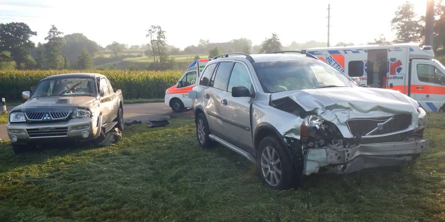 Beim Unfall wurden zwei Personen verletzt.