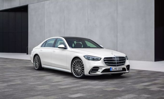 Weiss ob ihr Kühlschrank leer ist oder nicht, sie müssen sie nur fragen. Mercedes-Benz S-Klasse