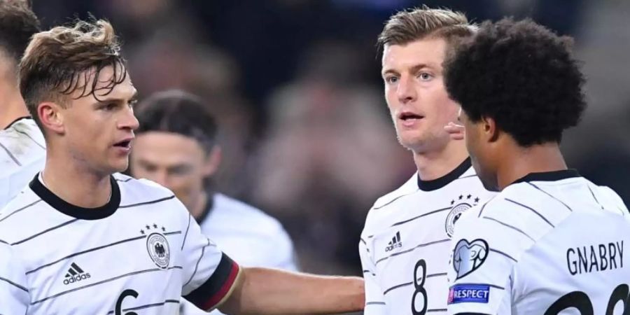 Stehen vor runden Jubiläen im DFB-Team: Joshua Kimmich (l) und Toni Kroos (M). Foto: Marius Becker/dpa