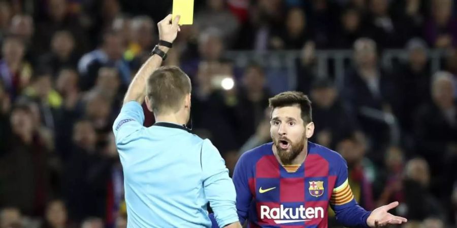 Die UEFA modifizierte die Regel zu den Sperren nach Gelben Karten. Foto: Emilio Morenatti/AP/dpa