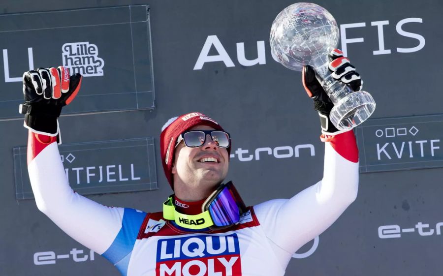 Beat Feuz holt sich den Abfahrtsweltcup der abgelaufenen Saison.
