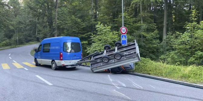 gekippter Anhänger