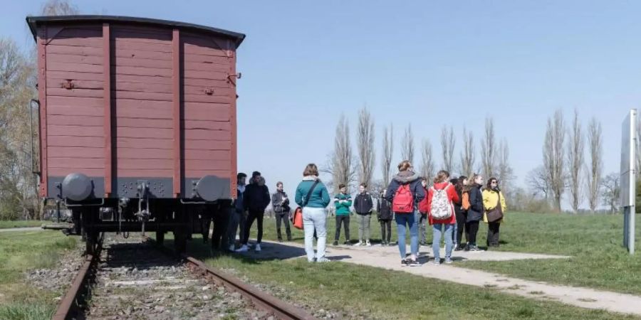 NS-Opfer aus den Niederlanden fordern Entschädigungen für Zugfahrten ins KZ. Foto: Markus Scholz/dpa/Symbolbild