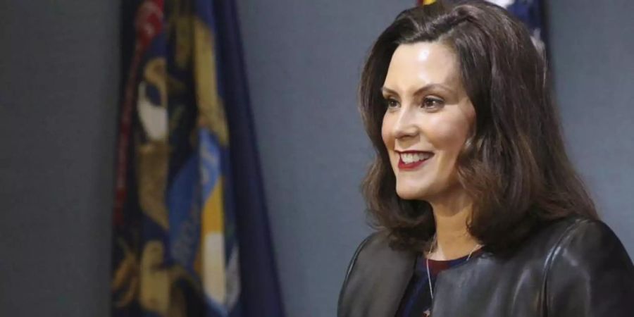 Gretchen Whitmer, Gouverneurin von Michigan, spricht zu Journalisten. Mehrere Verdächtige sollen im US-Bundesstaat Michigan einen Komplott gegen die Regierung und die Entführung von Whitmer geplant haben. Foto: Uncredited/POOL Michigan Governors Office/AP/dpa