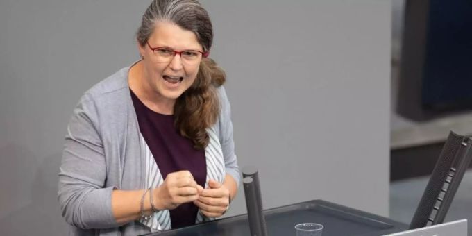 Ute Vogt (SPD) spricht in der Plenarsitzung im Deutschen Bundestag. Ute Vogt