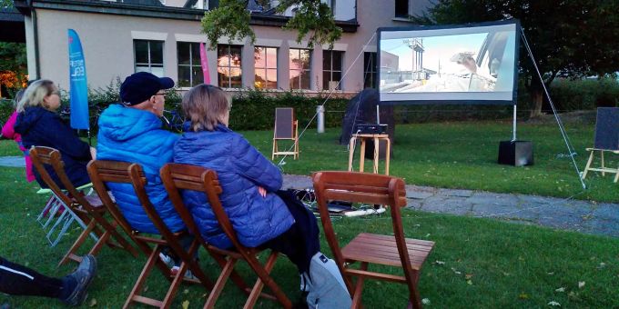 Bei einem kleinen Apéro klang der Abend auf dem Ziegelacker gemütlich aus. Open-Air-Kino