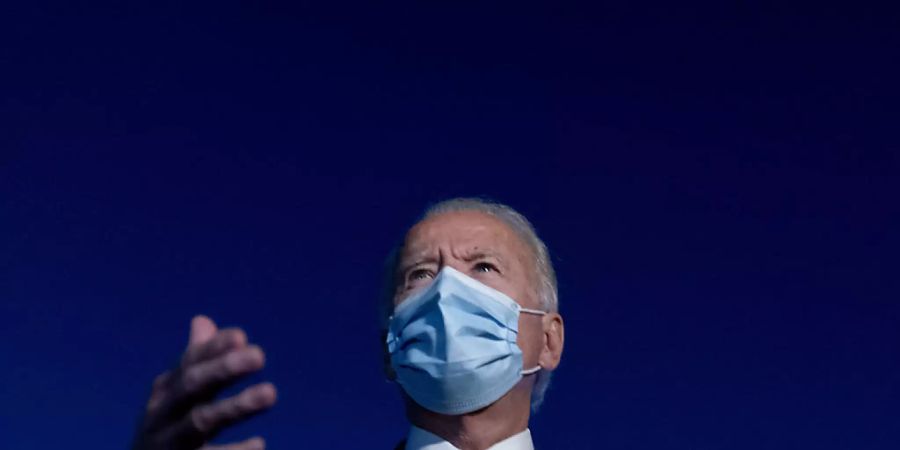 Joe Biden, demokratischer Präsidentschaftskandidat und ehemaliger US-Vizepräsident, spricht zu Journalisten. Foto: Andrew Harnik/AP/dpa