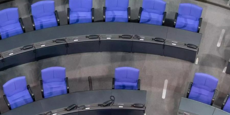 Der inzwischen auf 709 Sitze angewachsene Bundestag soll kleiner werden. Foto: Michael Kappeler/dpa