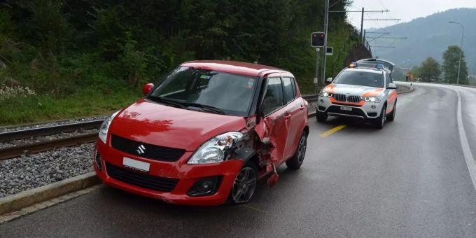Am Auto der 60-jährigen Frau entstand Totalschaden. Kantonspolizei Appenzell Ausserrhoden