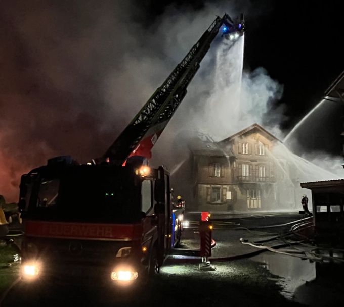 Bei dem Einsatz wurden drei Feuerwehrleute verletzt. Einsatz